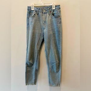 Light wash mom jeans